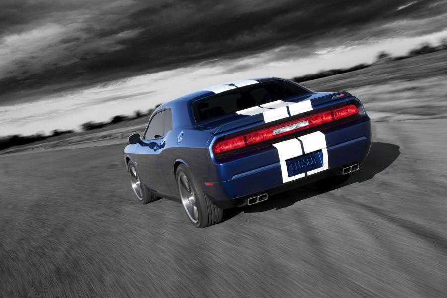  Dodge Challenger SRT8 392 Inaugural Edition 2010 года  (фото 25 из 36)